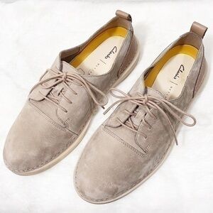 Clark’s women’s active wear sneaker Size 9.5M Color beige